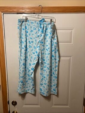 Light Blue Pajama Pants with Blue Lip Print‎ XL NWT